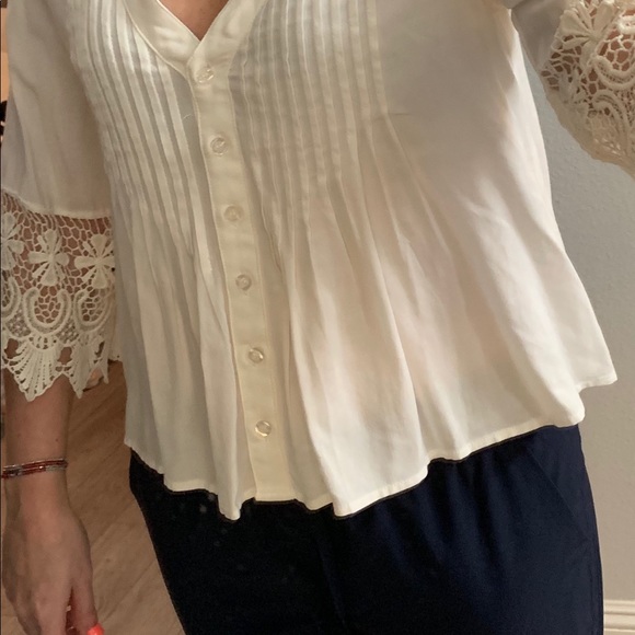 NWT silk blouse w/ lace sleeves & pleats. Cropped - Picture 2 of 3